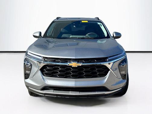 Sterling Gray Metallic 2024 Chevrolet Trax LT