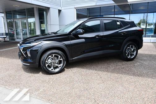 Mosaic Black Metallic 2026 Chevrolet Trax LT