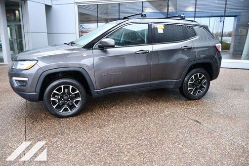 Granite Crystal Metallic Clearcoat 2019 Jeep Compass Trailhawk