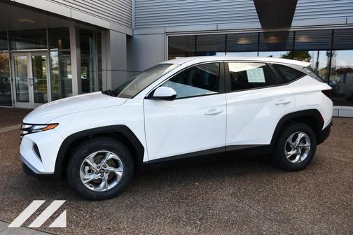 2023 Hyundai TUCSON SE