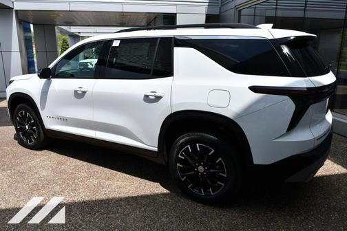 Summit White 2026 Chevrolet Traverse LT