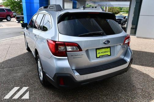Ice Silver Metallic 2019 Subaru Outback 2.5i Premium