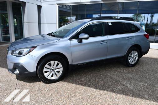 Ice Silver Metallic 2019 Subaru Outback 2.5i Premium