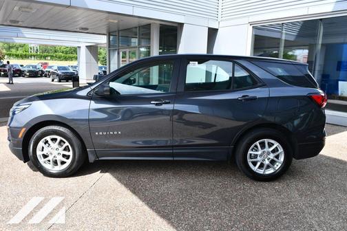 Iron Gray Metallic 2022 Chevrolet Equinox LS