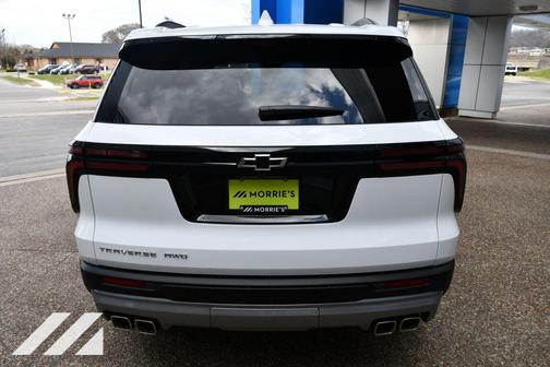 Summit White 2026 Chevrolet Traverse LT