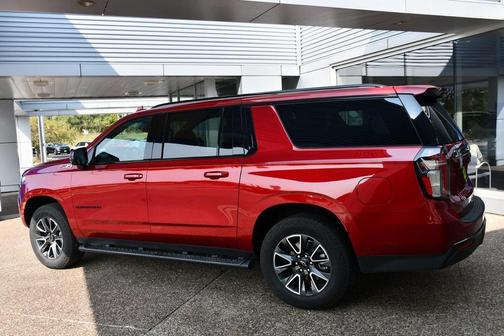 2023 Chevrolet Suburban 4WD Z71