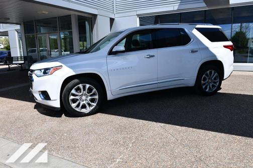 Iridescent Pearl Tricoat 2020 Chevrolet Traverse Premier