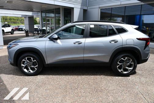 Sterling Gray Metallic 2026 Chevrolet Trax LT