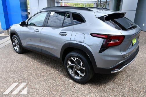 Sterling Gray Metallic 2026 Chevrolet Trax LT