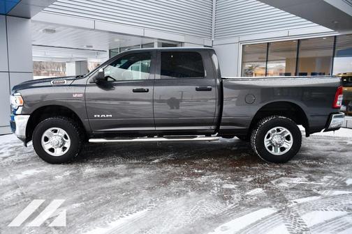 2022 RAM 2500 Tradesman Crew Cab 4x4 6'4' Box