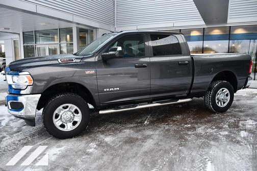2022 RAM 2500 Tradesman Crew Cab 4x4 6'4' Box