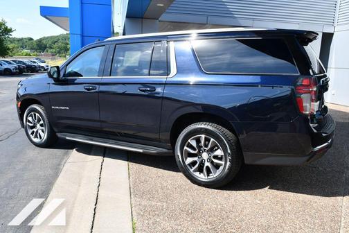 Midnight Blue Metallic 2023 Chevrolet Suburban LS
