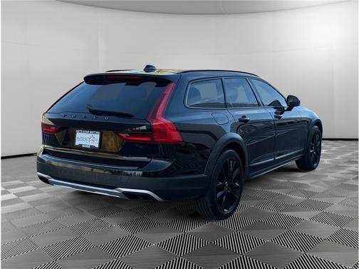 2020 Volvo V90 Cross Country T6