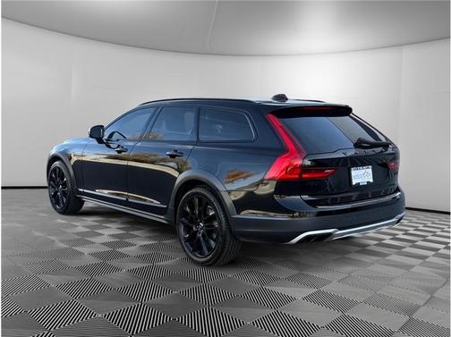2020 Volvo V90 Cross Country T6