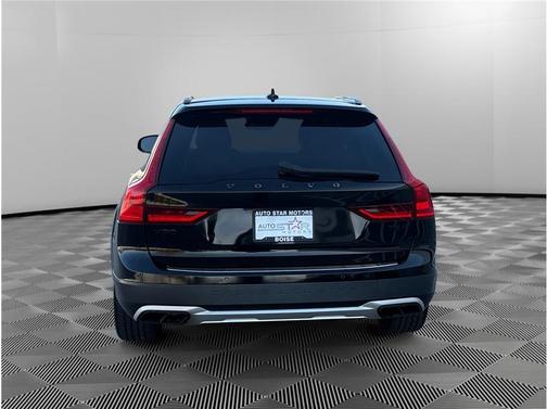 2020 Volvo V90 Cross Country T6