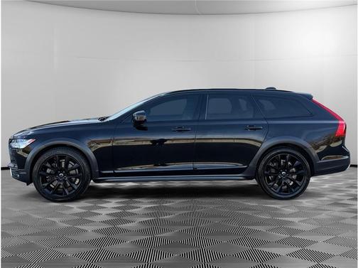 2020 Volvo V90 Cross Country T6