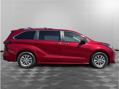 2022 Toyota Sienna XLE