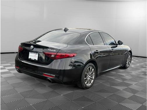 2017 Alfa Romeo Giulia Base