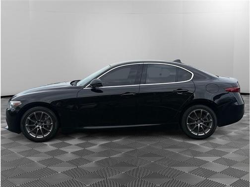 2017 Alfa Romeo Giulia Base
