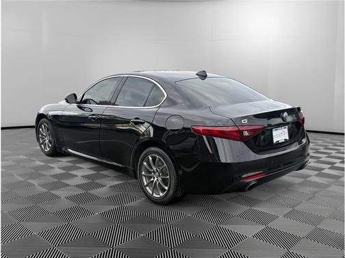 2017 Alfa Romeo Giulia Base