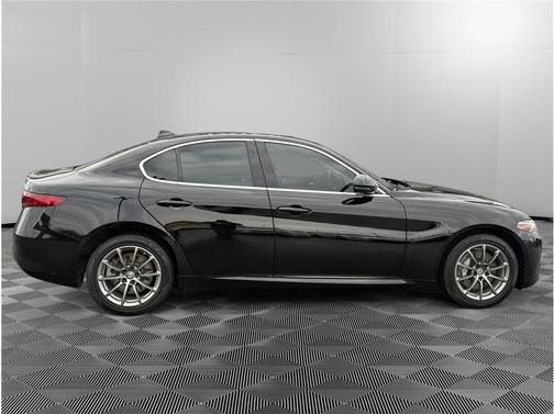 2017 Alfa Romeo Giulia Base