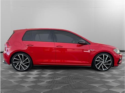 2018 Volkswagen Golf R 2.0T w/DCC & Navigation