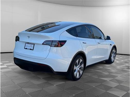 White 2023 Tesla Model Y Long Range