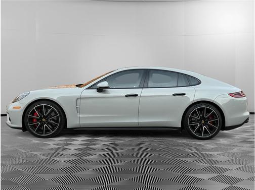 2018 Porsche Panamera Turbo