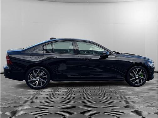 2019 Volvo S60 T6 Momentum