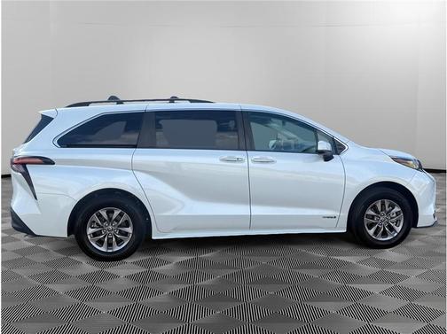 2021 Toyota Sienna XLE