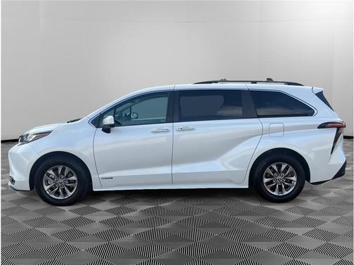 2021 Toyota Sienna XLE