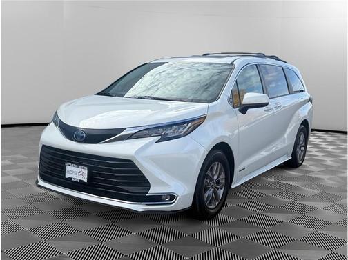 2021 Toyota Sienna XLE