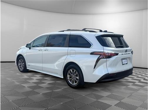 2021 Toyota Sienna XLE