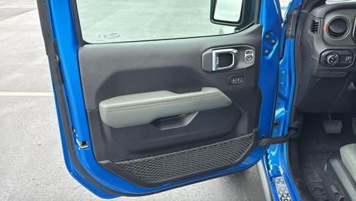 Hydro Blue Pearlcoat 2024 Jeep Gladiator Mojave