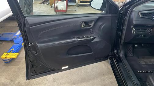 2018 Toyota Avalon XLE