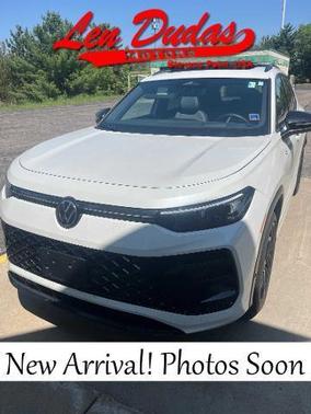 Opal White Pearl Effect 2025 Volkswagen Tiguan 2.0T SE R-Line Black