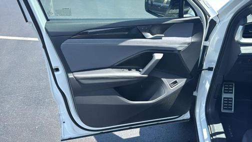 Opal White Pearl Effect 2025 Volkswagen Tiguan 2.0T SE R-Line Black