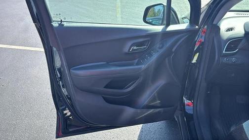 Mosaic Black Metallic 2020 Chevrolet Trax LT