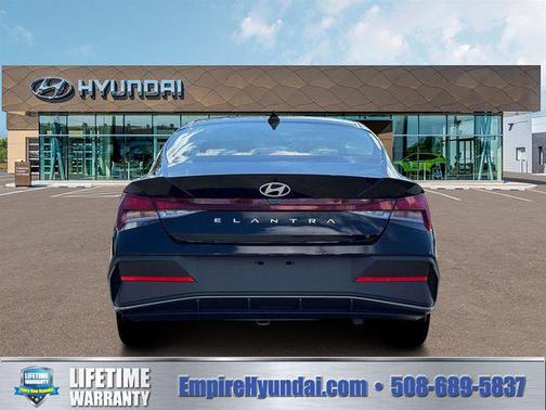 Abyss Black 2026 Hyundai ELANTRA SE