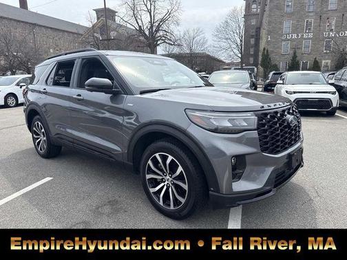 Gray Metallic 2025 Ford Explorer ST-Line