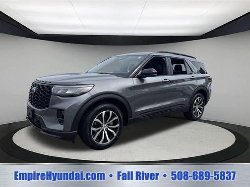 Gray Metallic 2025 Ford Explorer ST-Line