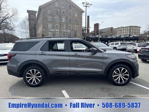 Gray Metallic 2025 Ford Explorer ST-Line