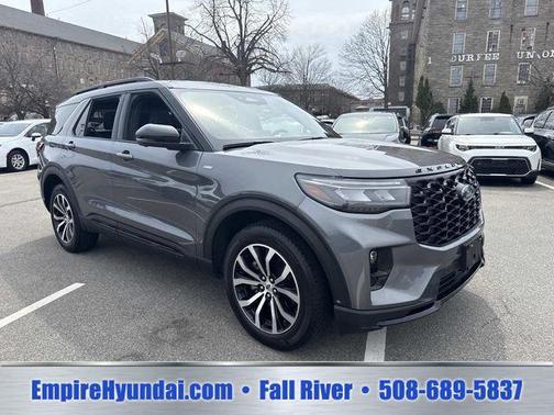 Gray Metallic 2025 Ford Explorer ST-Line