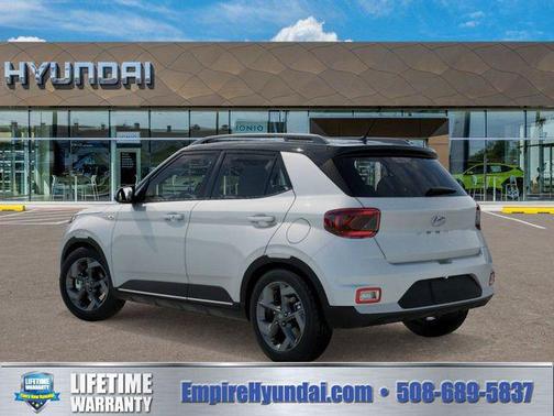 Lunar White w/Black Roof 2026 Hyundai VENUE SEL w/Two-Tone Roof