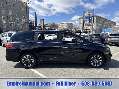 Crystal Black Pearl 2024 Honda Odyssey EX-L