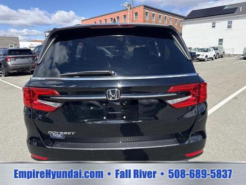 Crystal Black Pearl 2024 Honda Odyssey EX-L