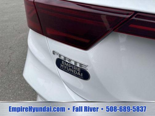 Snow White Pearl 2024 Kia Forte LXS