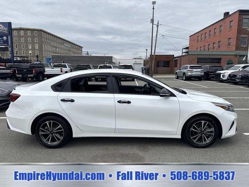 Snow White Pearl 2024 Kia Forte LXS