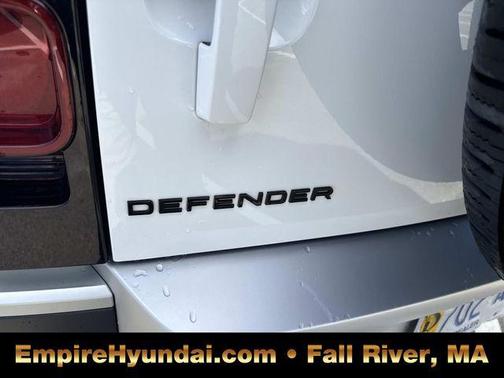 Santorini Black Metallic 2025 Land Rover Defender 110 P300