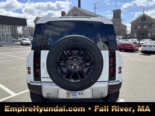 Santorini Black Metallic 2025 Land Rover Defender 110 P300